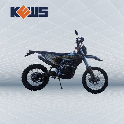 Xe máy màu đen bằng vàng Nhãn dán 300CC Euro 4 Xe máy NC300S trên xe đạp địa hình