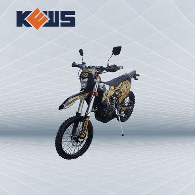 Xe máy màu đen bằng vàng Nhãn dán 300CC Euro 4 Xe máy NC300S trên xe đạp địa hình