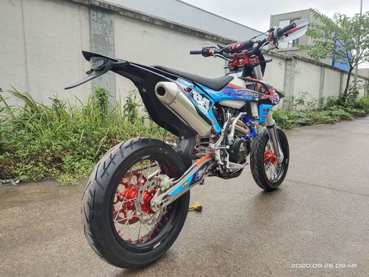 Động cơ 4 thì làm mát bằng nước NC450 Super Motard Motorcycles Supermoto Bikes