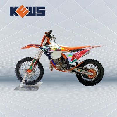 Xe cào cào 2 thì 250CC làm mát bằng nước, dùng chế hòa khí, có đánh lửa CDI và tem dán tùy chọn