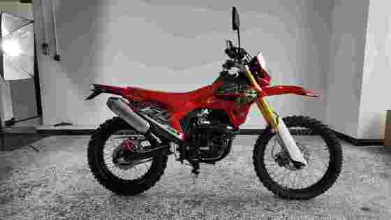 KEWS SE250 Four Stroke Motocross 250CC Motorcycle with 223ML Piston Displacement 15/8500 Maximum Power and 19/6500 Maximum Torque