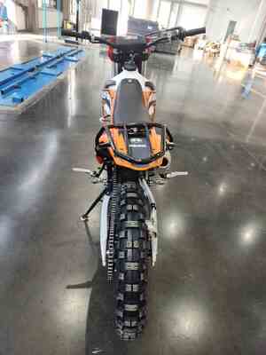 KEWS 175FMN PR300 4T Enduro / Motocross Motorcycle với động cơ PR300 271.3ML Piston Displacement và Electric Starter