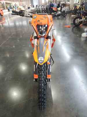 KEWS 175FMN PR300 4T Enduro / Motocross Motorcycle với động cơ PR300 271.3ML Piston Displacement và Electric Starter